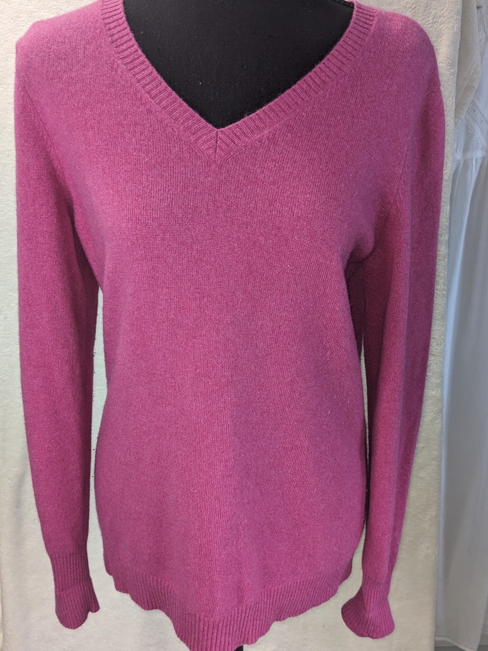 Cashmere Women's V-Neck Sweater in Magenta Comfort Business Academia Size XL